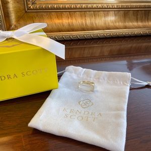 KENDRA SCOTT JEANNE RING MOP SIZE 6-LIKE NEW